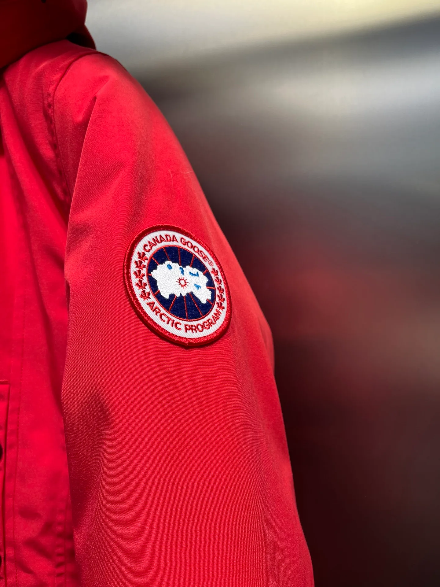 P860 🇨🇦CANADA GOOSE 12 women's models, factory direct supply: supplying global purchasing agents, micro-businesses, entities, Tmall, high-end stalls and studios, free shipping! Trillium Parka Women's 12 "popular" women's models are chosen by Arctic and Antarctic scientific expedition teams as winter wear, the Rolls-Royce of down jackets. ➖ Industry-leading anti-counterfeiting chip sensing. ➖ Imported Behringer embroidery machines and customized embroidery labels, the highest level and industry leading. ➖ Imported Korean 21-count polyester-cotton blended original fabric, TC85 waterproof coated fabric, water-repellent, windproof and wear-resistant. ➖ The new national standard 80 white duck down is filled with an average of 520 grams of down. The amount of down filled is industry-leading. ➖ 100% nylon lon lining with double double-layer sealing design to prevent velvet running, seamless thread design on cuffs! ➖ Western Canadian Green Wolf Collar. ➖ Yoshida YKK provides original factory-customized electroplated sliders. YKK two-way lockable zippers are tight and smooth and do not peel off paint. ➖ 3M composite Velcro is durable and the accessories and hardware are all custom-made. Note: Our copywriting is only simple and clear. Instead of bragging about the copywriting, it is better to compare and understand with samples. Only for the purest, most focused, most professional, highest quality, and most cost-effective!  SIZE:S-XXL